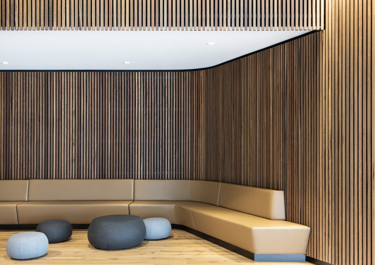 arperofficial's tweet image. #FridayProject
Arper furnishes the spaces inside of @westernsydneyu: the interiors concept was developed by @Woods_Bagot to blur the lines between a traditional commercial office tower and a functional university campus.
PH: Nicole England
bit.ly/_WesternSydneyU