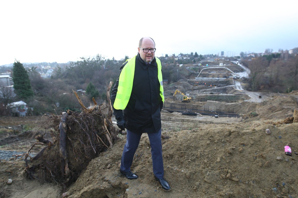 Praca wre na budowie Nowej Bulońskiej. Już za rok będziemy mogli   przejechać się po jednej z najważniejszych inwestycji komunikacyjnych w   Gdańsku. Ułatwi ona przeprawę z północy na południe miasta. fot.   Grzegorz Mehring/gdansk.pl