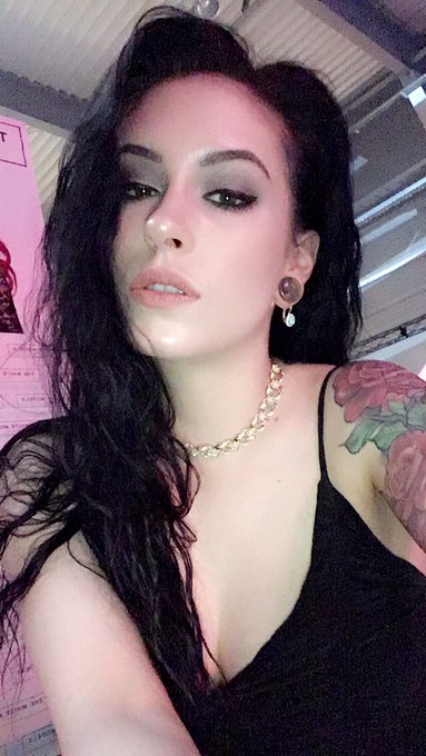 Come hang out with me 💕 https://t.co/oJOl8YYZNA