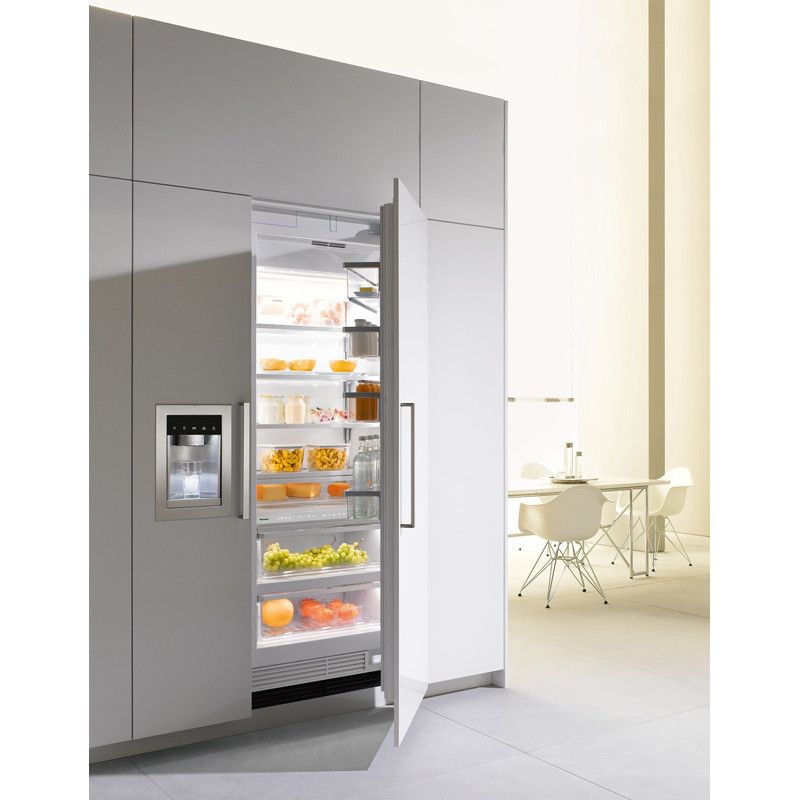 The formidable appearance of Miele MasterCool appliances gives you an idea of the precision and devotion to design #attentiontodetail #innovation #appliances  #kitchendesign #Miele #Mastercool #freezing #integrated #freestanding #stainlesssteel #icemaker #americanfridgefreezer