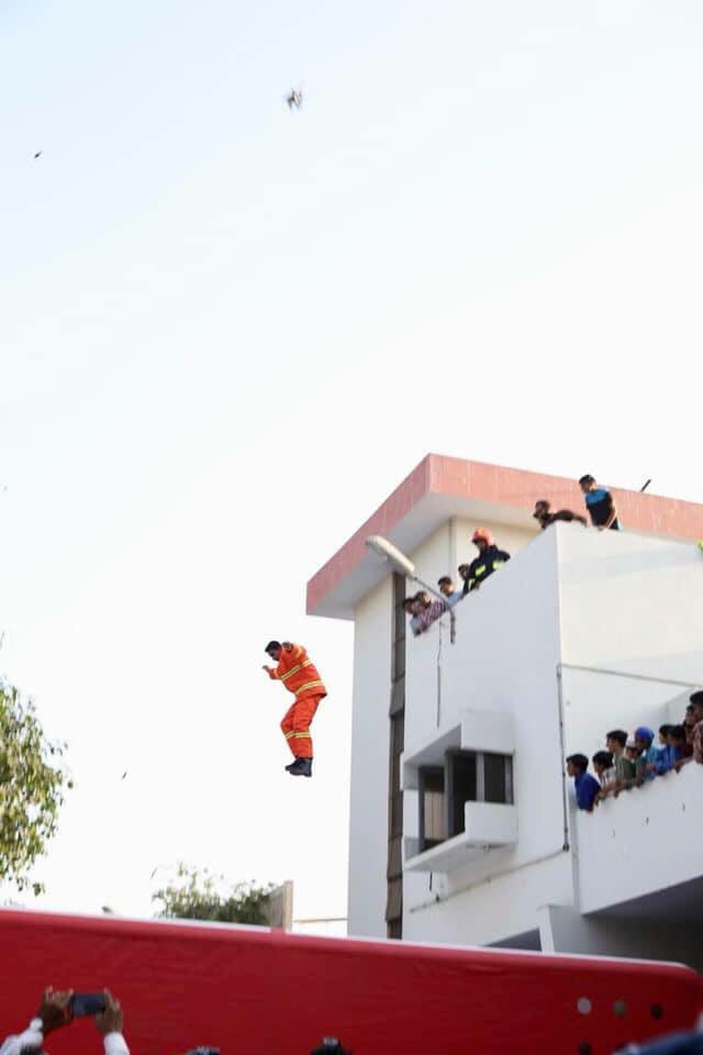 wasimakhtar1955's tweet photo. Demonstration of Lifesaving Equipments & Distribution Ceremony of #FireEquipments at the Central #FireStation, #Karachi Metropolitan Corporation. https://t.co/p4qV8HrHlj