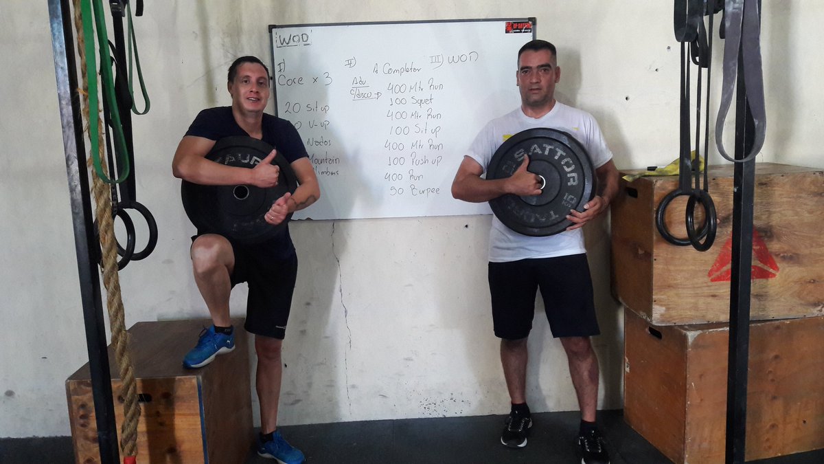 gustaricar2013's tweet photo. Buen día!
Hoy cerramos la semana de entrenamiento con todo!!! 
Viernes ✔💪
Un gran grupo de amigos del Box #CFSattor
#CrossFit #CFSattor #MasQueCrossFit #BuenViernes #Team8AM 👨🏻‍🚒👨🏻‍🚒 #TeamFireFighters #FelizViernes https://t.co/bkHZgP1WFD