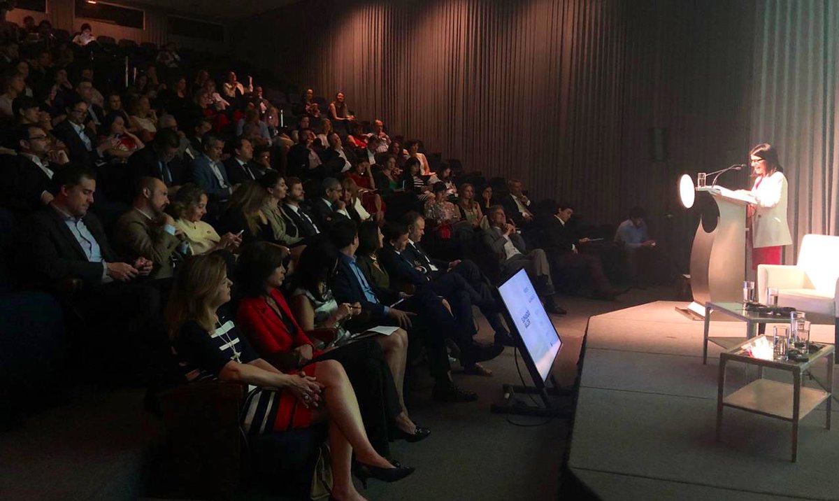 MinDesarrollo's tweet photo. “Me comprometo, en mi rol de Secretaria Técnica de la Agenda 2030, a trabajar por incluir de forma concreta al sector privado en el camino para que 🇨🇱 alcance el desarrollo, pero no cualquiera: uno integral, inclusivo y sustentable”, subse @_alecandia en Seminario  @sumandovalor https://t.co/0oycSsPVCl