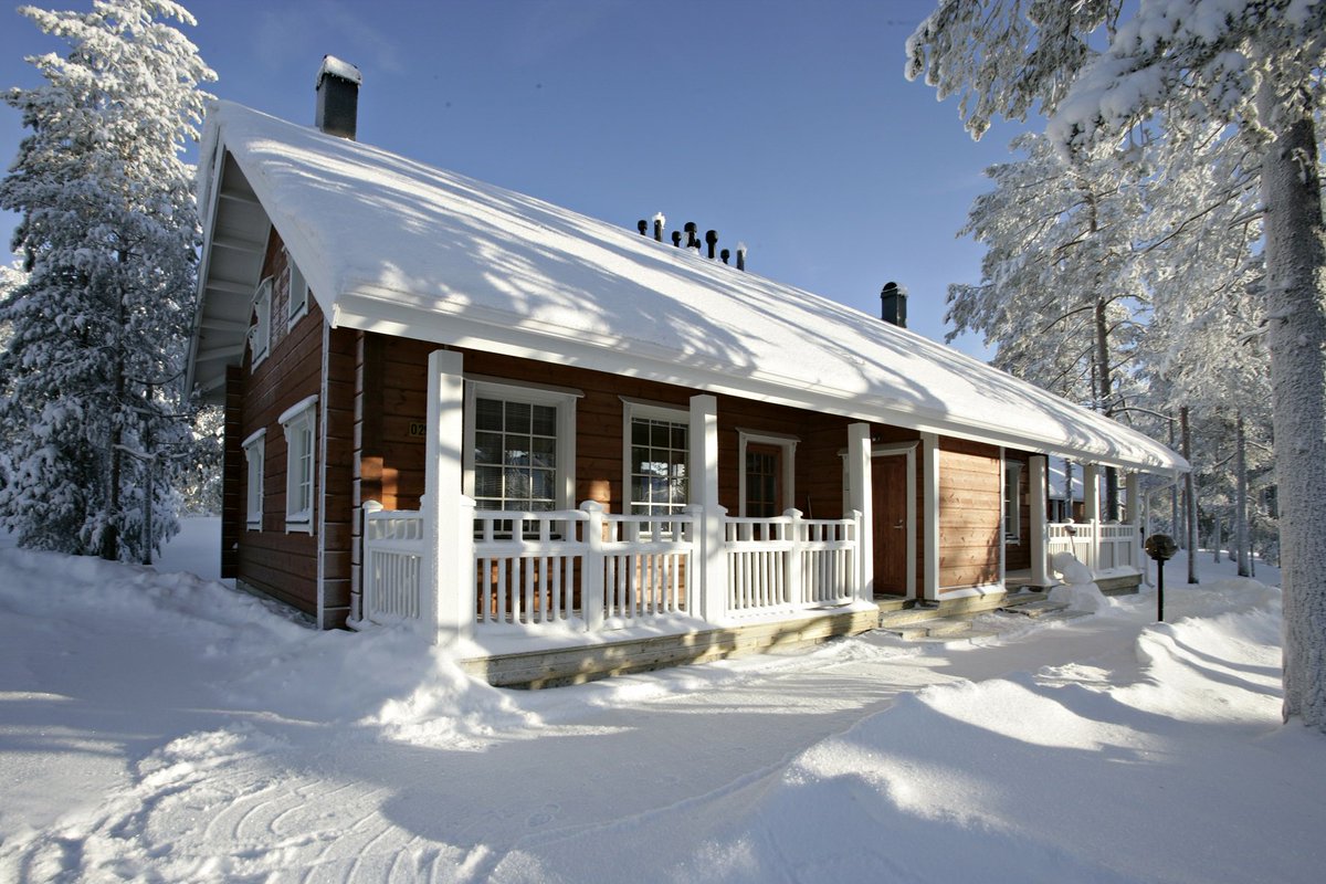 Regent_Holidays's tweet photo. Looking for a last-minute Christmas getaway? We've got just the thing: massive savings on some snowy Lapland holidays between 14 - 21 December. Visit our website to find out more! https://t.co/mg0qB5l24u https://t.co/0c4qZ79O09