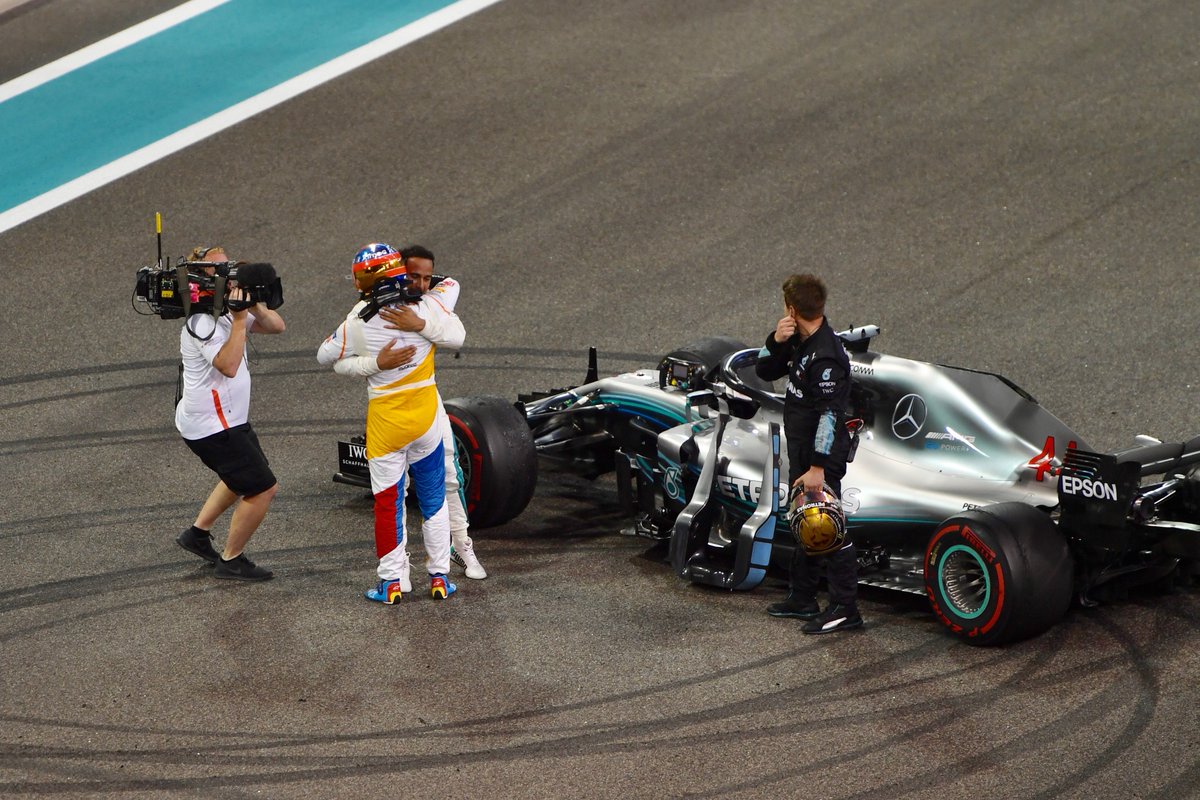The entire F1 community said a fond #GraciasFernando in Abu Dhabi

Former team mates, bosses, colleagues and rivals pay homage to the one and only <a href="/alo_oficial/">Fernando Alonso</a> >> f1.com/GraciasFernando