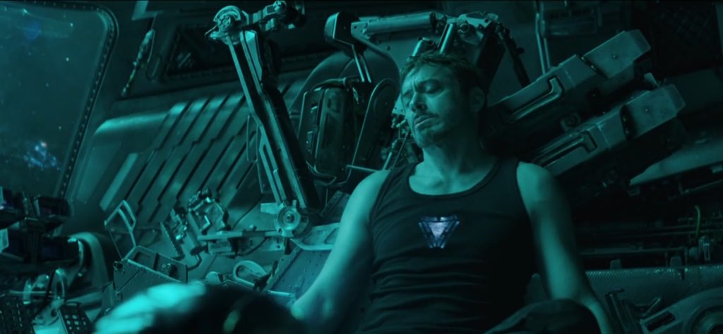 iamgeekingout's tweet photo. basically the marvel fandom watching the new avengers 4: endgame trailer https://t.co/CBDLDb3CRE