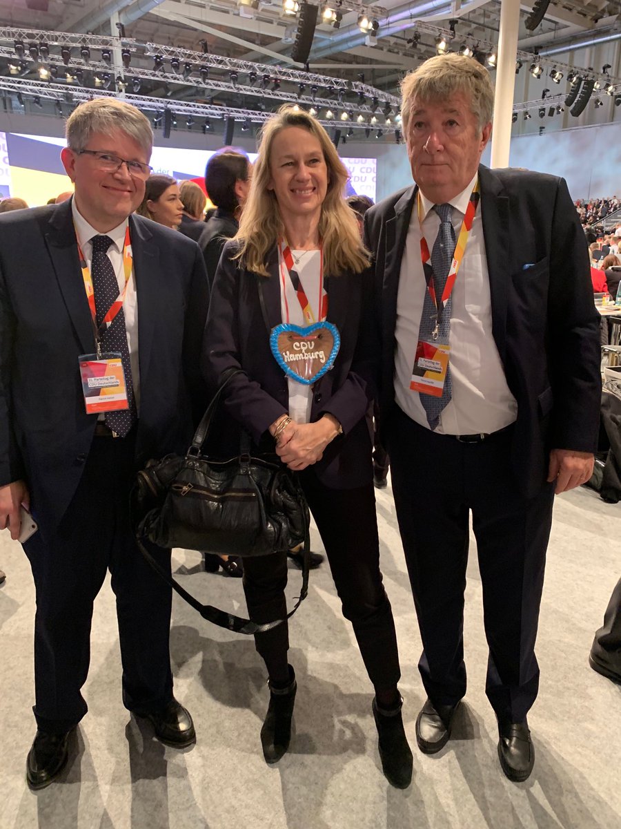 Avec <a href="/patrickhetzel/">Patrick Hetzel</a> et <a href="/PLequiller/">Pierre Lequiller</a> au Congrès de la CDU à Hambourg!La succession d'Angela #Merkel à la Présidence fait l'objet d'une compétition à l'issue incertaine ... <a href="/CDU/">CDU Deutschlands</a> <a href="/lesRepublicains/">les Républicains</a>
