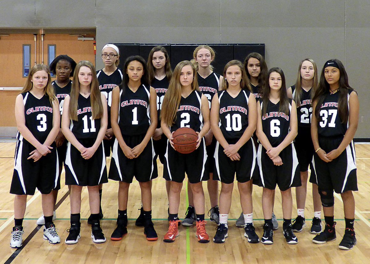 queens_bball's tweet photo. Big Night for the River Queens as we take on Muscatine. Fresh/Soph at 4:15 with a Lil’ Queens halftime game. Varsity is at 6pm, bringing in some Middle School Queens for extra support tonight! #QueenPride https://t.co/woKqfNGfgf