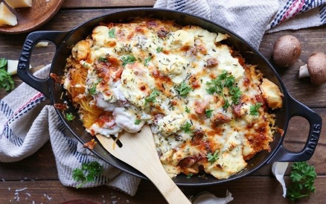 tripslinkcom's tweet image. Mushroom Bolognese Spaghetti Squash Casserole vcb.bz/2w1p RT @deliciousreci79