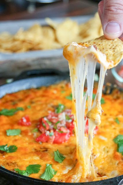 tripslinkcom's tweet image. Easy Skillet Queso Dip Recipe vcb.bz/2vzt RT @deliciousreci79