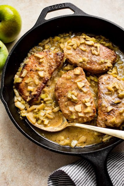 tripslinkcom's tweet image. Easy Pork Chops and Apples vcb.bz/2vxv RT @deliciousreci79