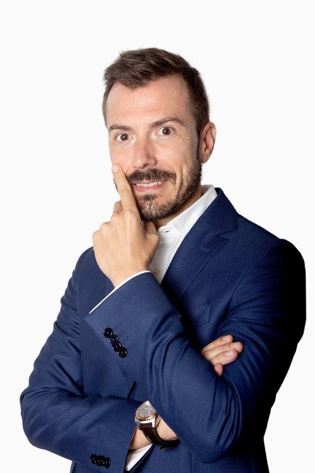 CoqueMadrid's tweet photo. Estamos muy orgullosos del reconocimiento que @GrupoGourmets hace a nuestro compañero @alexrsumiller. ¡Enhorabuena Alejandro!

#salaCoque #CoqueLive

👉 https://t.co/Hz31OE8KQT https://t.co/BYS8hRyhUb