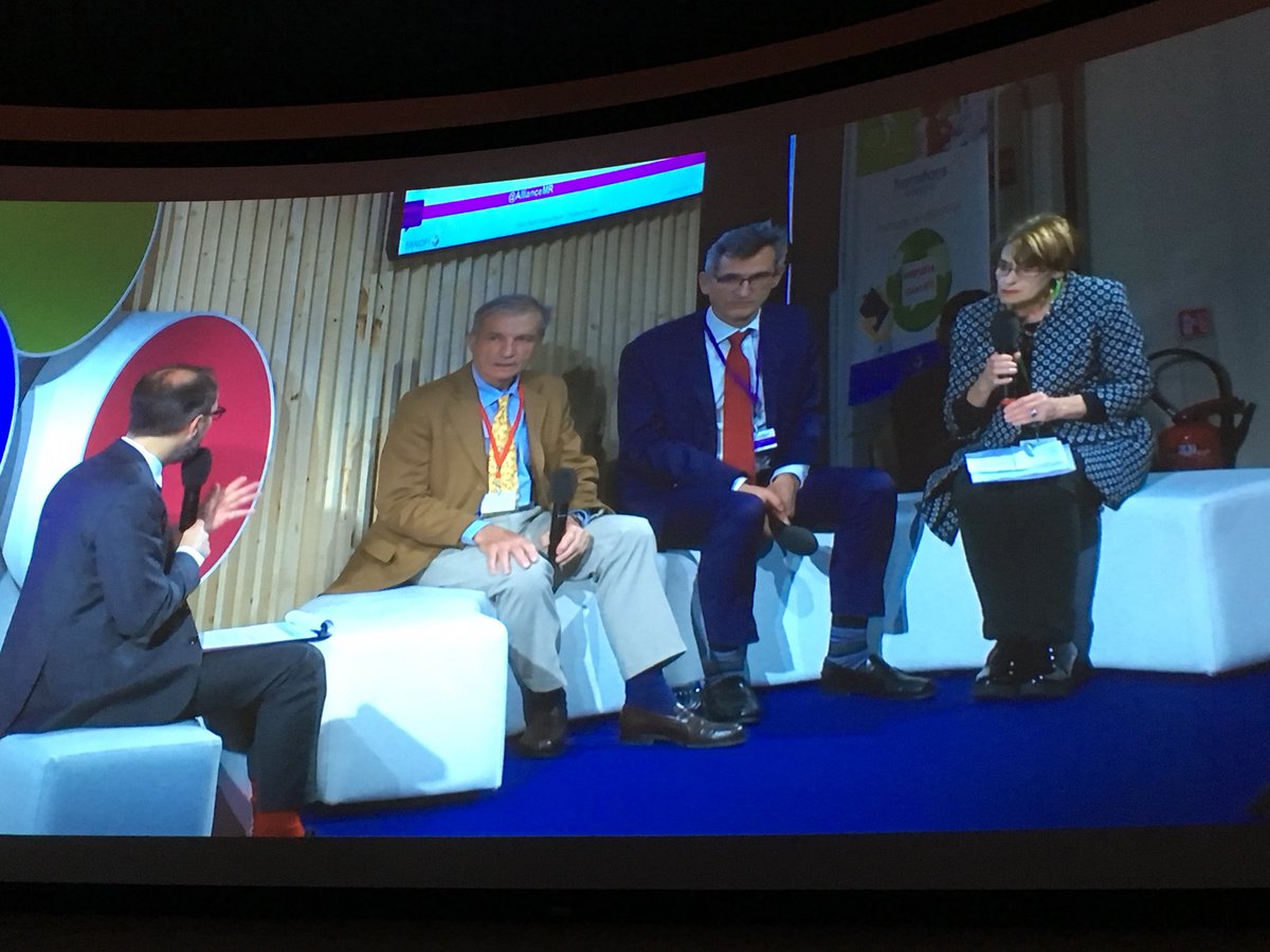 FHFiledefrance's tweet photo. #FSP2018 le territoire de vie d’une personne âgée est de 500m! Il faut que la maille de la coordination entre les professionnels de santé prenne en compte cette donnée. Échange sur les parcours https://t.co/y8Arpymo4g