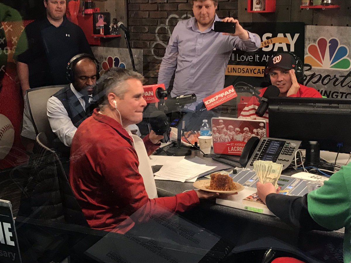 TomDaly2's tweet photo. 💵💵🍰🍰 #BitCake #JunkiesHolidayShow @JunksRadio @GlassJoeJP https://t.co/UELqbc5m7q