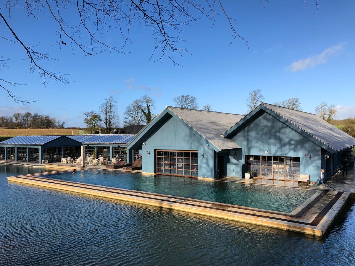 OakhillR's tweet photo. Blue on blue on blue - How aesthetically pleasing π
#SwimmingPoolGoals #SohoFarmhouse #OHR https://t.co/HOSlDNsnvI