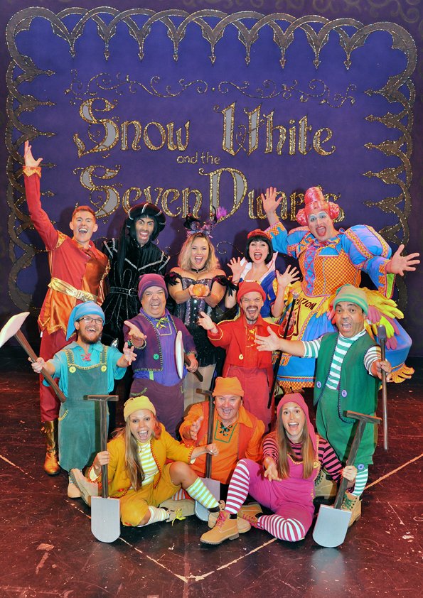 GroveTheatre's tweet photo. It's finally here! SNOW WHITE AND THE SEVEN DWARFS by @pantomimes opens tonight and we can't wait to share the spectacular experience with you > https://t.co/TvnrsvgySX #openingnight #panto #snowwhite 
🍎 SNOW WHITE AND THE SEVEN DWARFS | FRI 7 - MON 31 DECEMBER 
#SWDUNSTABLE https://t.co/mUyLbWJe7M