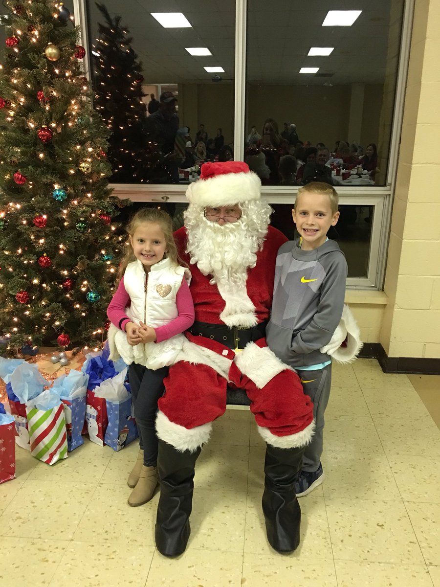101_ashlee's tweet photo. 2018 Black Hills Energy Christmas Party! My kids love Santa 🎅 https://t.co/kcLUtnS1bA