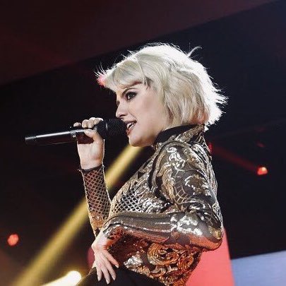PazzzG's tweet photo. Aclaremos una cosa, quiero que gane este concurso quien cantó en español, francés e inglés. Quien me desgarró el alma como Chavela, y te canta y baila una de Beyoncé (y sí, que rapea). 

Quien tiene cosas para decir sobre equidad, inclusión y diversidad. 

#OTDirecto7DIC https://t.co/2Zl0AdlVZD