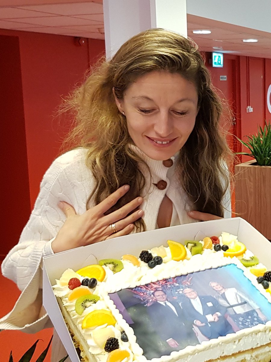 Amports's tweet image. Het is de week van #RonDavio gelauwerd met de #Havenpenning 2018 en een eigen taart #Ayop #Havengilde #Portofamsterdam #energietransitie #zeehavensijmuiden @Amports