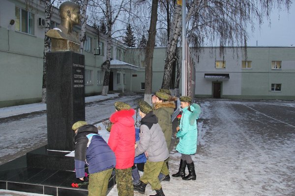 Учащиеся кадетских школ и юные спецназовцы побывали на торжественном мероприятии УФСИН, посвященном Дню Героев Отечества 58.fsin.su/news/detail.ph…