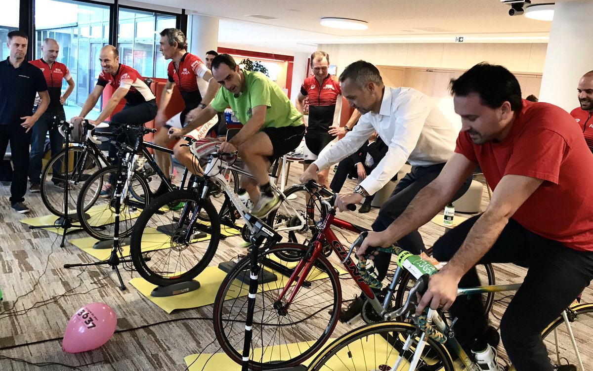 WeAreArkea's tweet photo. À l’occasion du @Telethon_France et à l’initiative de collaborateurs, @cmarkea se mobilise 🚴♂️
« Pédalons pour la bonne cause » sur le Campus brestois, 1 km parcouru = 5€ récoltés.
✅ Résultat : bonne humeur, convivialité et surtout 364km parcourus (1820€). Bravo à tous 👏🔝 https://t.co/ZHHQjYdvXu