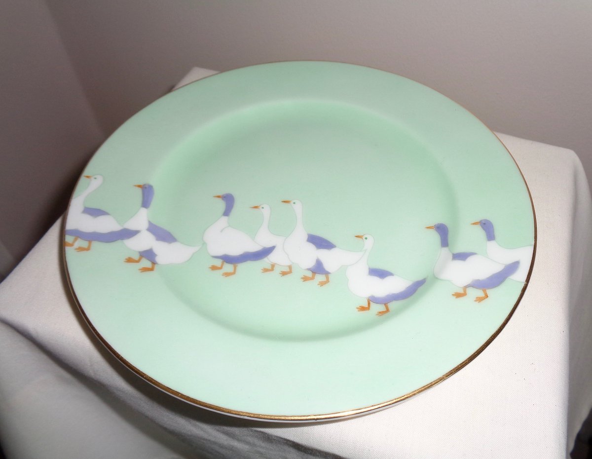 MullardAntiques's tweet photo. Noritake China Tea Plate: Green With Geese Pattern. Gilded Japanese Porcelain. 16.2cm Diameter. Rare Pattern. Other Pieces Available https://t.co/4LJCD4I2gm #green #ceramic #homedecor #madeinjapan #noritake #japanesechina #geese #goose #teaplate https://t.co/YplXLZ0Zg5