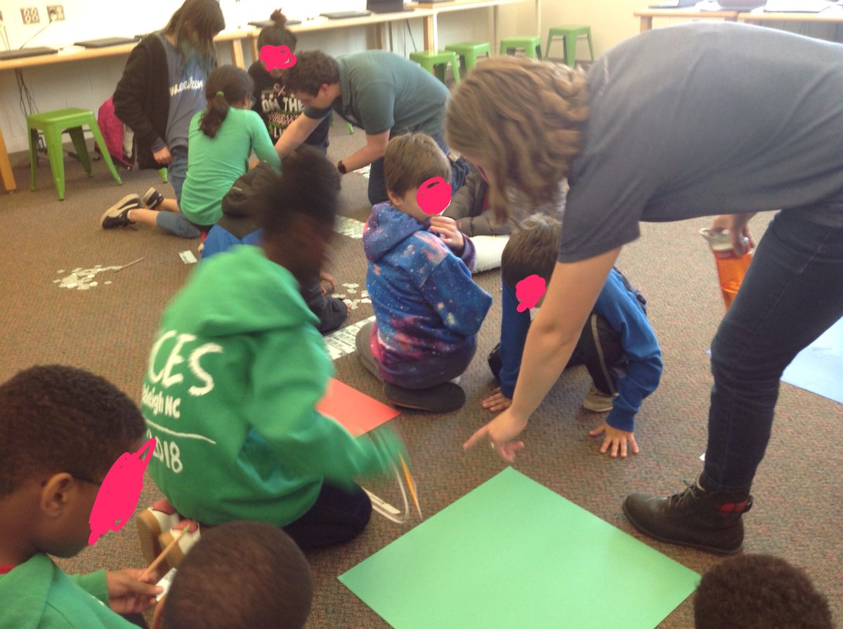 RSmithTeachTech's tweet image. Students in Ms. Robinson's 5th grade participated in a CodeSnaps activity led by guests from @SASeducator!