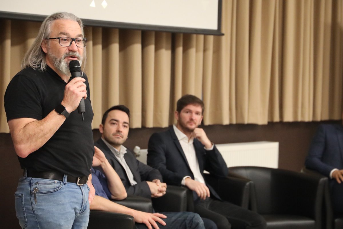 Aujourd'hui, le Club Tactic a pris part à la table ronde « Objets connectés au service de la transition écologique » du Grand Arras.
Rdv fin mars pour le Creathon.
Objectif : apporter des solutions numériques aux enjeux de notre territoire ! 
#Arras