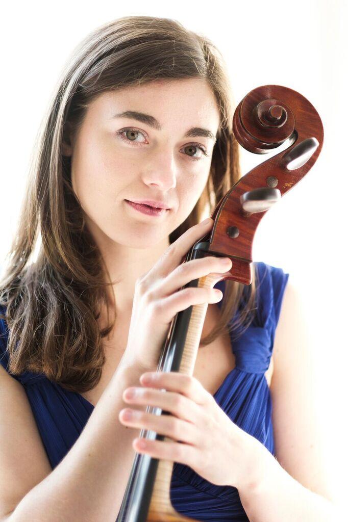 Waouh ! Aurore Dassesse, lauréate #Supernova 2017 comptabilise près de 300 k avec son interprétation du Solo pour Violoncelle de Gaspar #Cassadó → bit.ly/2Urq9ZV