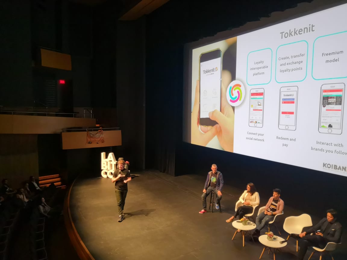 Hace unos minutos escuchamos a <a href="/leoelduayen/">Leo Elduayen</a> Co-founder de Koibanx hablando sobre <a href="/tokkenit/">Tokkenit</a> . Te invitamos a pasar por nuestro stand para descargarte la app y que nuestro team te cuente cuáles son sus ventajas!