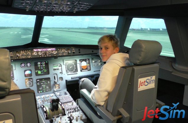 JetSim_Berlin's tweet image. Zum Start ins WE gibts heute wieder O-Töne unserer Gäste:
Jürgen aus Berlin empfand sein Flugerlebnis bei uns als "wunderbare Erfahrung". Louis aus Potsdam hatte ein "tolles Erlebnis". 
Mehr Erlebnisbericht findet Ihr auf unserer Website: jetsim.de/experience-rep…
#jetsim #berlin