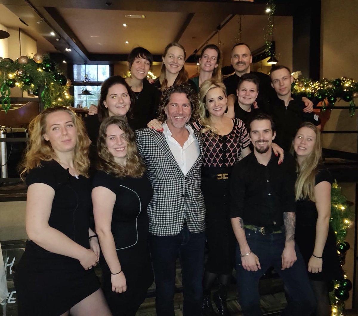 SteakAmsterdam's tweet photo. Sonja Bakker​ heeft gisteren haar feestelijke boekpresentatie bij ons gehouden, en wat was het leuk! Haar nieuwe boek 'Slimmer Slank met Sonja' ligt vanaf nu in de winkels. Binnenkort ook iets speciaals te vieren? Vraag naar de mogelijkheden via info@restaurantblackandblue.nl. https://t.co/sl1jMQbESo