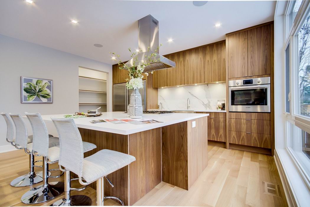 GOHBA_Ottawa's tweet photo. The winners: @NeotericD wins Custom Kitchen (241 sq. ft. or more), $75,000 and under, Traditional, with this ‘teak dream’ #GOHBAawards https://t.co/DnWUNuapBb