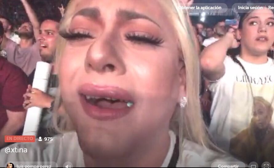 PrimaDonna80's tweet image. Demi Lovato is going to get her first Grammy, with Fall In Line. The woohoo power jumped out. #FallInLine