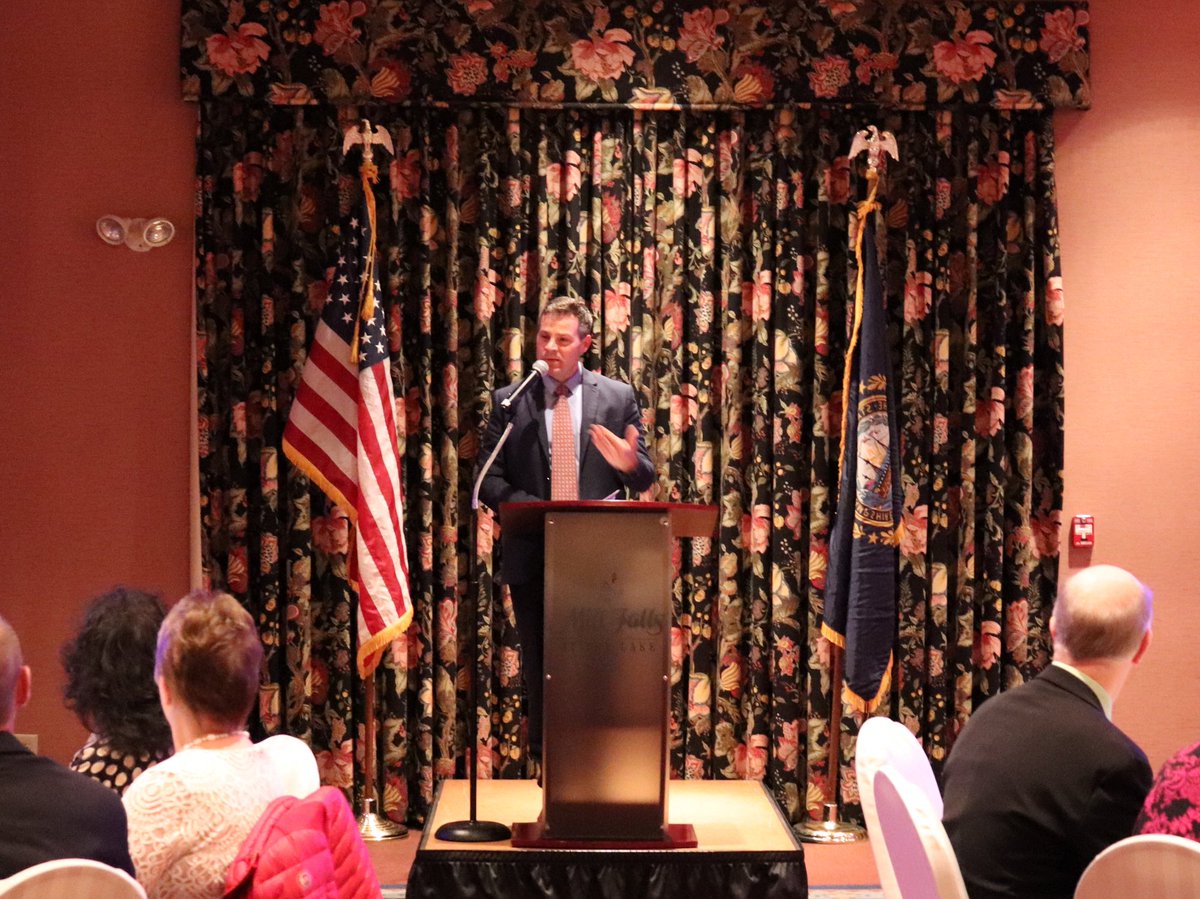 NHDeptEd's tweet photo. Thank you, @sean_wmur of @wmur9 for emceeing the #NHDOE’s 17th Annual Celebrating Leadership in Education Awards. We’re grateful for the great job you did helping us highlight the blue ribbon school and teacher awards. #NHLearns #educateNH #TOY19 #TOY18 https://t.co/g5i1HmmH5X