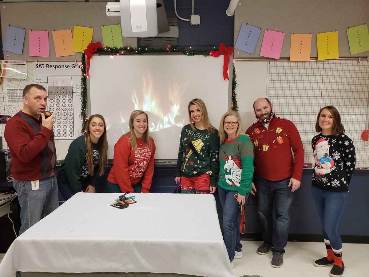 MrCarrdan's tweet photo. Got to love the holiday spirit. https://t.co/6PLAts2aBP