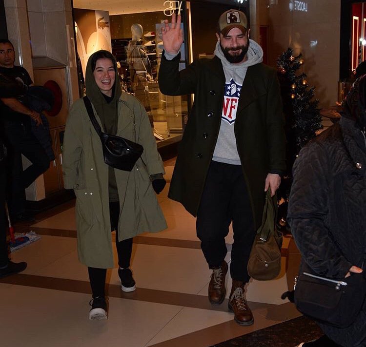 Televizyon Dunyasi ×'××××××¨ Berk Cankat Ile Pinar Deniz Cifti Dun Aksam Nisantasi Nda Bulunan Bir Avm De Goruntulendi