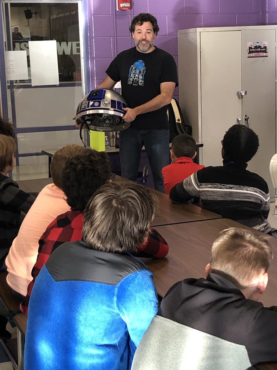 ReynHAMS's tweet photo. Mr. Bickert and R2D2 are here today!! They have some wise words for us: “I like to talk about building and failing because there is a lot of failure when you are in making things.” #CS4HAMS #CSEdWeek #StarWars #reynproud https://t.co/DwemmkwUtr
