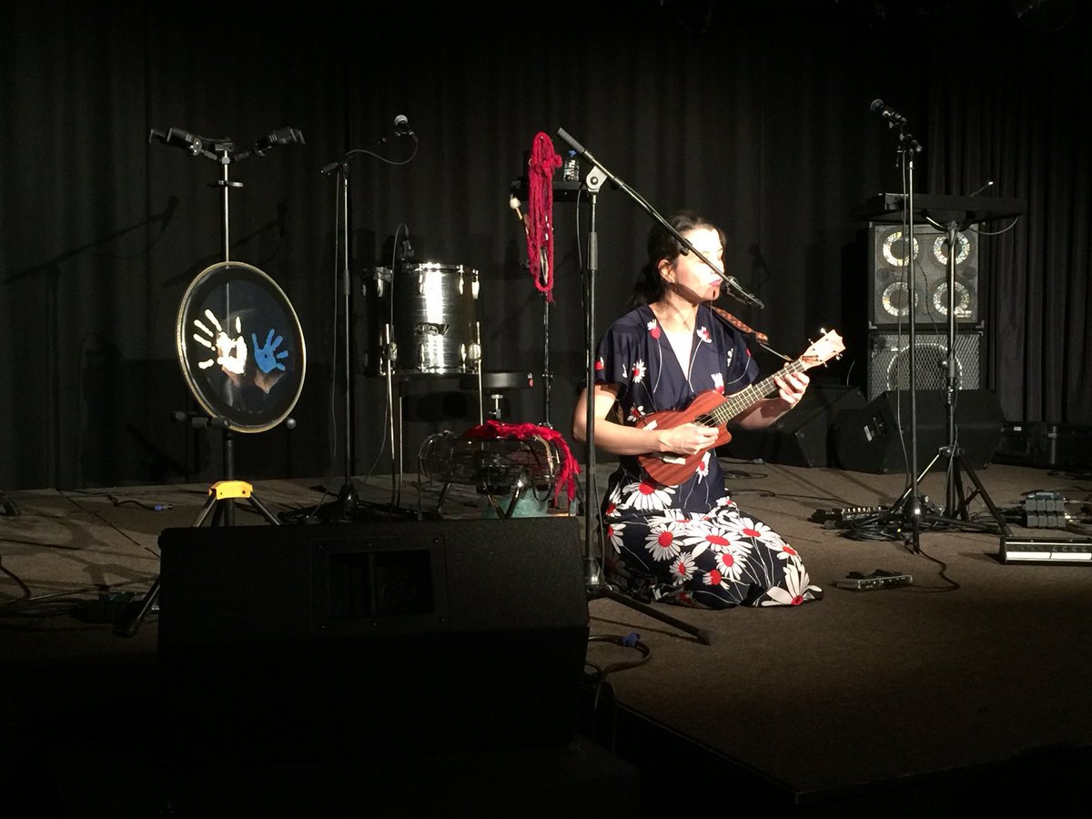 Entre sons acoustiques et électros <a href="/nellylavergne/">Nellyla</a> traverse en funambule un univers aussi éclectique que poétique #instantané #chanson <a href="/hangar_94/">Le Hangar 94</a>