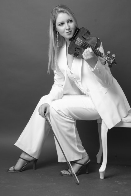TunedInLDN's tweet photo. Our newsletter as reminder that this Sat 8 Dec (tomorrow!) @Harrietviolin &amp; #CeloniatusEnsemble play Vivaldi, Piazzolla, @emily_doolittle. Also NEWS: Wed 16th Jan #Armenian @ArsenPetrosyan8 on #duduk'll perform with Jenny Bliss Trio @norchurchlondon https://t.co/2Yhxg7ajU4 #SE16 https://t.co/lrOeEK052p