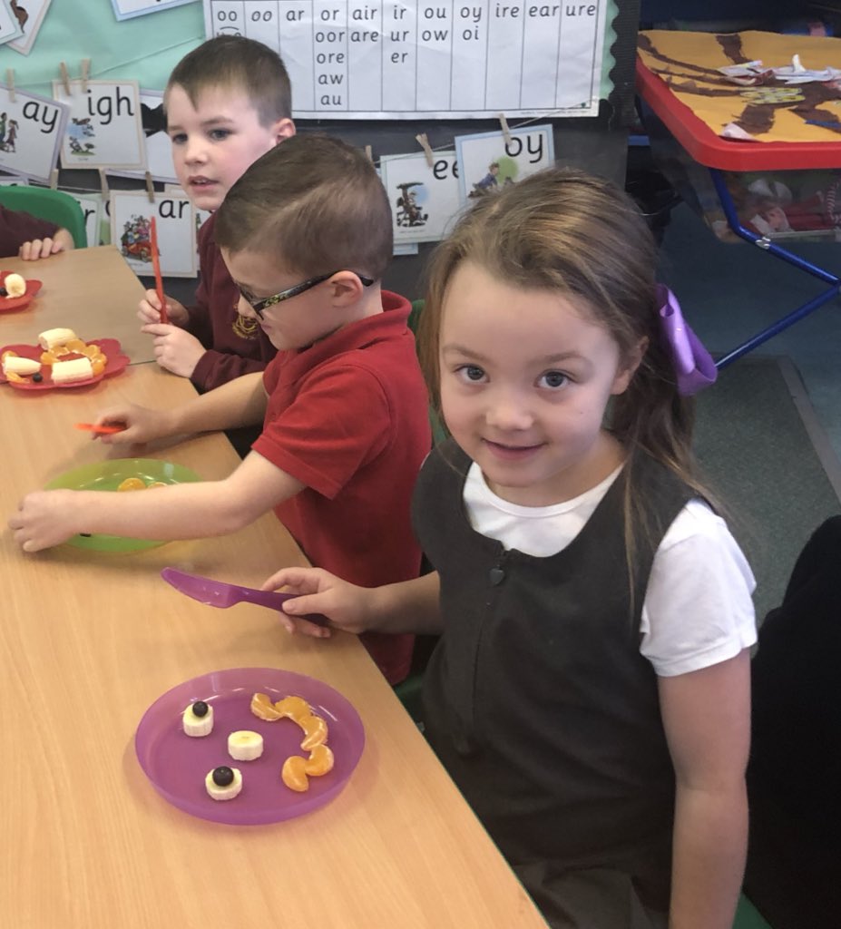 P2WCockenziePS's tweet photo. Another busy day in P2W. We have been using our measuring skills to bake and practised good hygiene when we had our whole class reward of making fruity faces. Well done P2W. @CockenziePS https://t.co/w9z3UnXQ3Z