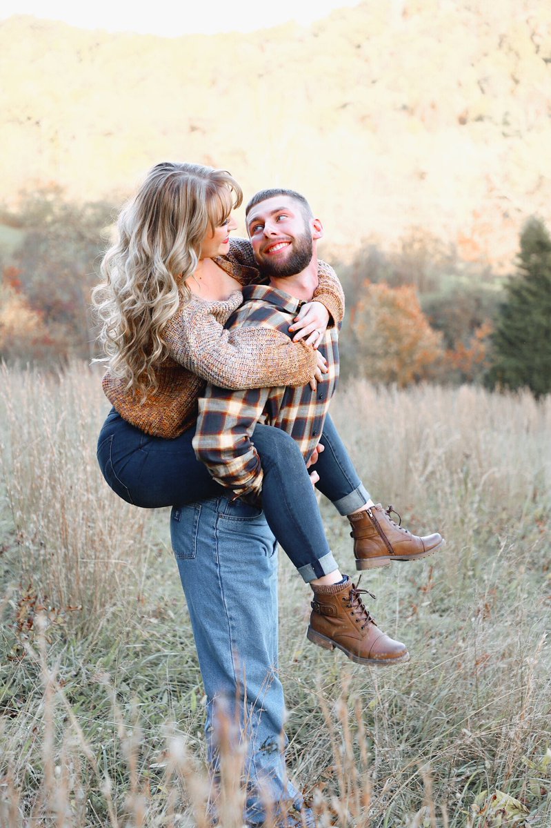_ItsBrittknee's tweet photo. There are 26 weeks until June 13th 2019
There are 188 days until June 13th 2019
AAAHHHHH! #OnceUponACline will be here before you know it 🥰💍
aaaaand I still have like 15 decisions to decide on... #BrideProblems 😅😂
P.S I can’t wait to have a wedding band too ♥️ https://t.co/EKETP5kWqx