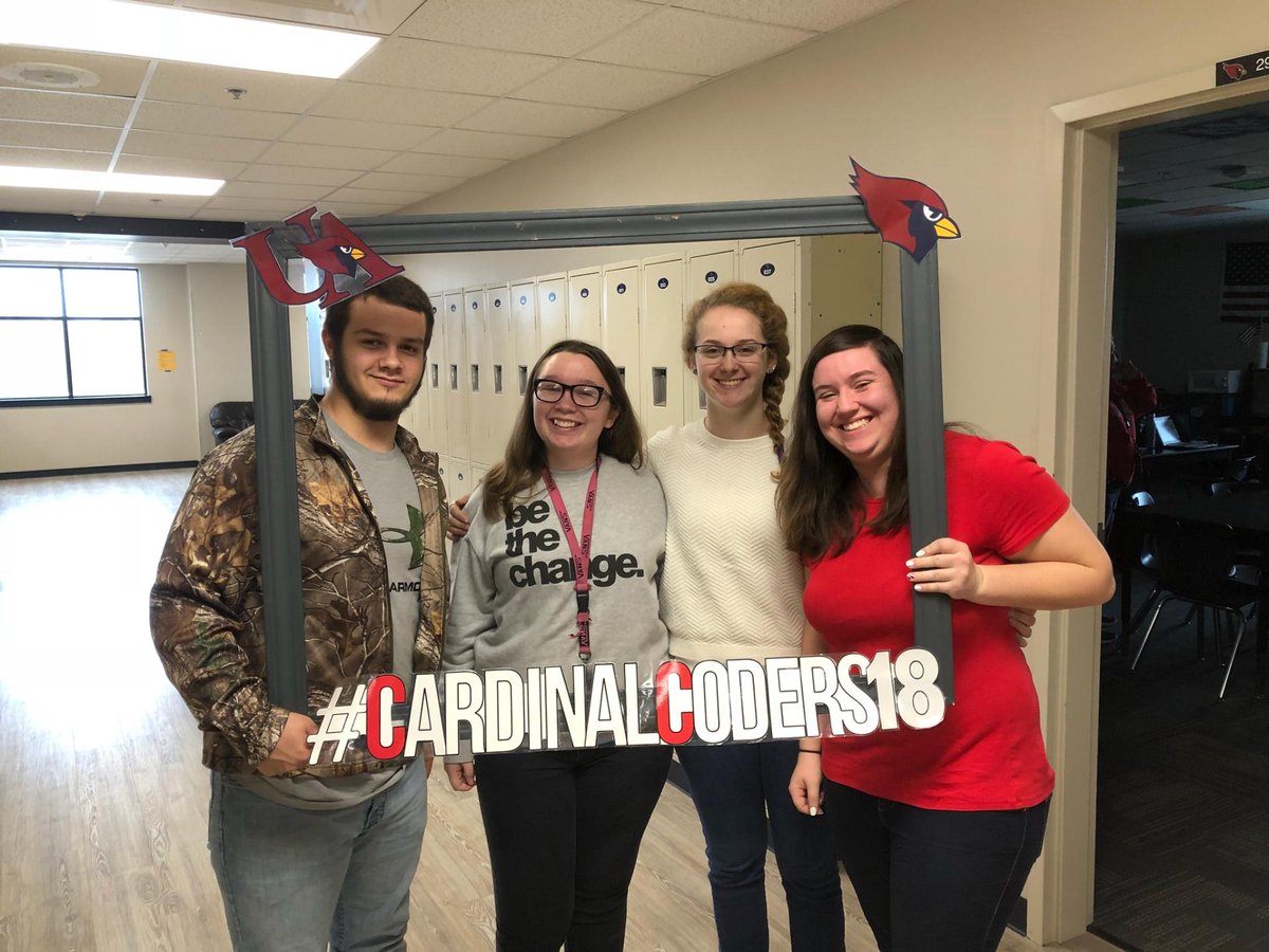 Caitlin_E_116's tweet image. Hour of code @ UA #CardinalCoders18 #Hourofcode18