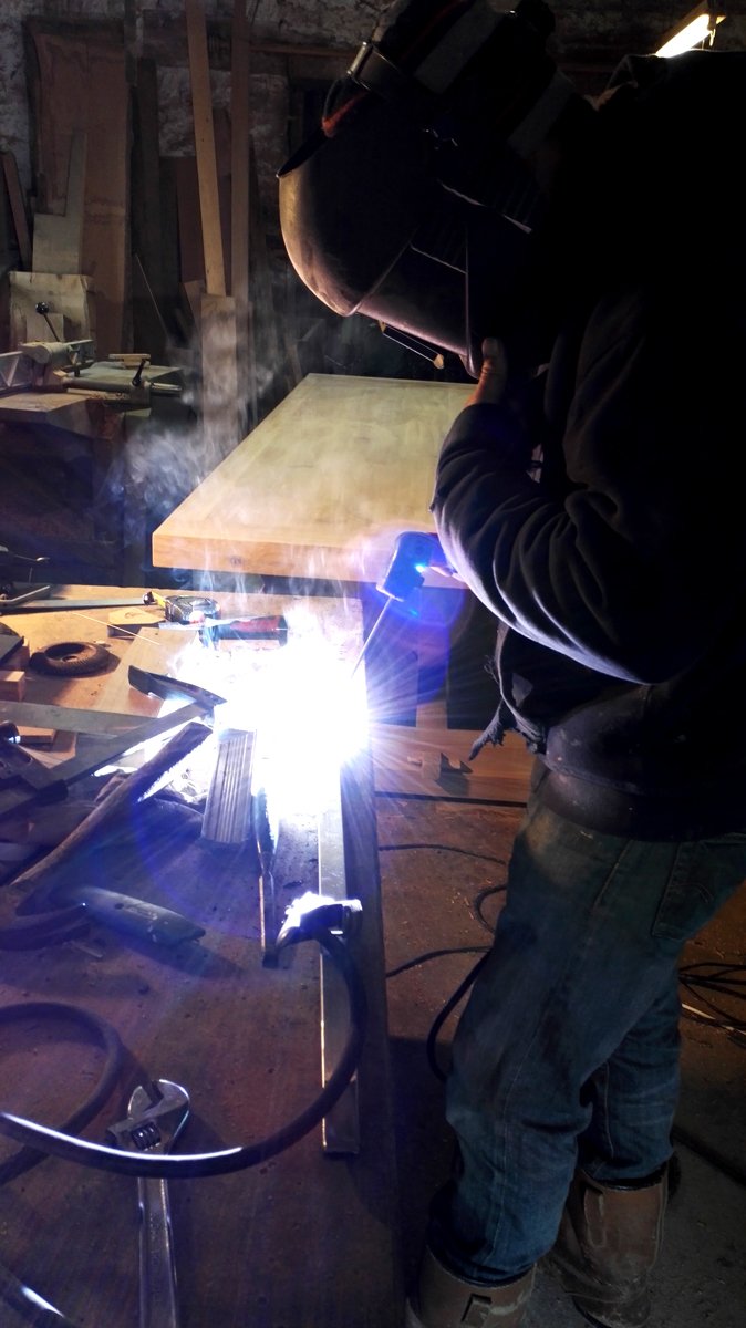 MakersBespoke's tweet image. There is something magic going on in in the #Makers workshop! Some stainless steel bars for table extensions are requiring the former skills of Ezra the super welder #welding #tableextensions #bespoketables #tableinspiration ow.ly/C4z950jSVM0