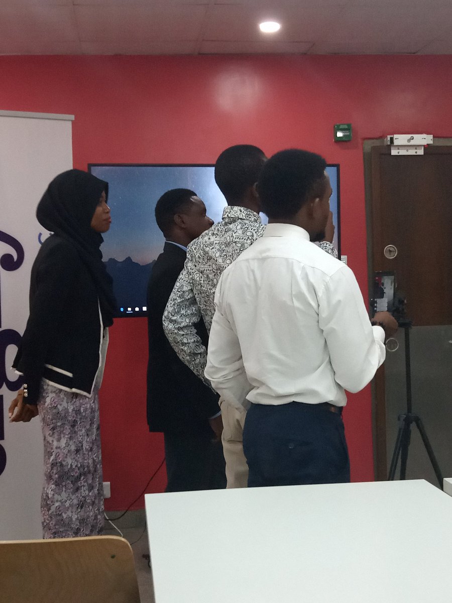 thedigitalmanng's tweet photo. Digify Pro 2.0 participants sharing their stories and testimony #DigifyPro2Grad #DigifyPro2 https://t.co/KlpDaAx3W1