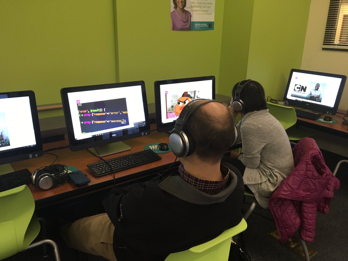 21stStacy's tweet image. It’s Parent/Grandparent #hourofcode this morning @Davis_Academy! #csedweek #readytocode @GoogleForEdu @ALALibrary