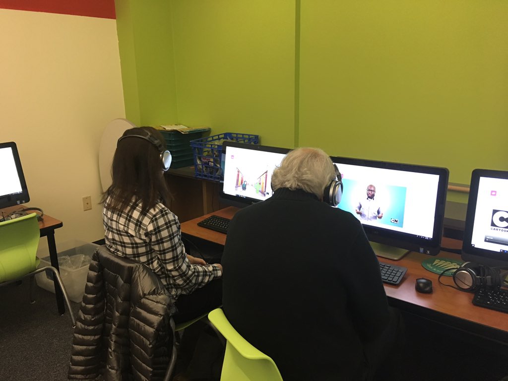 21stStacy's tweet image. It’s Parent/Grandparent #hourofcode this morning @Davis_Academy! #csedweek #readytocode @GoogleForEdu @ALALibrary