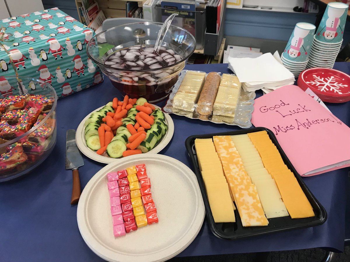 Mrs Knighton’s class is celebrating Miss Anderson’s last day as a fabulous student teacher with an ARRAY party ! Go second grade!!