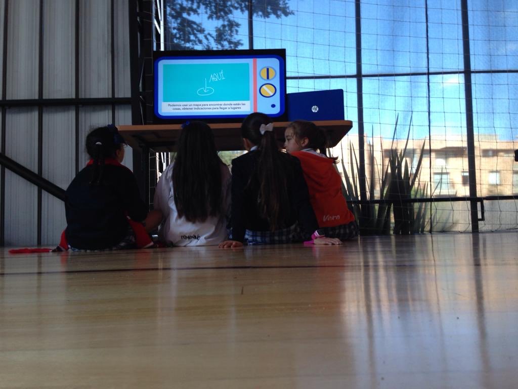 geo_geeks's tweet photo. Hoy estamos en #GeoKids en el Gimnasio Femenino enseñando sobre los mapas que mueven el mundo. https://t.co/fnpxxtfhbS