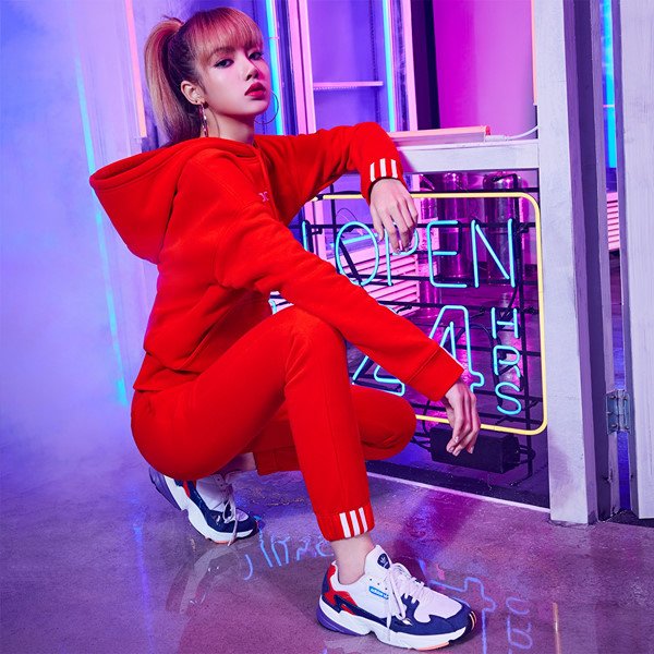 LISA👑 on Twitter: &quot;Lisa for advertising Adidas FALCON.💫 #BLACKPINK #블랙핑크  #LISA💞… &quot;